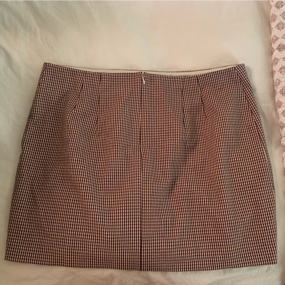 NWT Express Berry/Black/White Houndstooth Mini Skirt - Picture 3 of 3